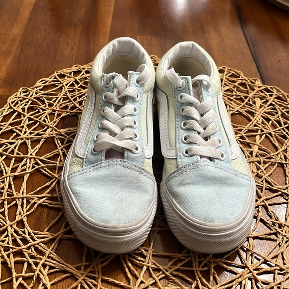 Vans - Picture 2 of 3